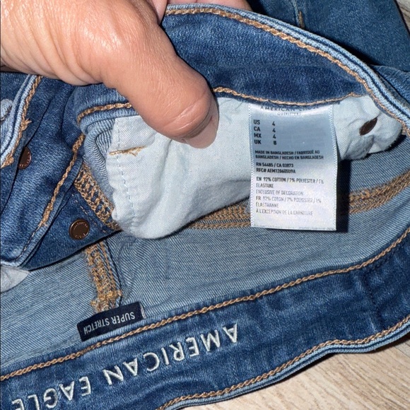 American Eagle Outfitters Distressed Blue Jean Shorts Sz 4 - Picture 2 of 3